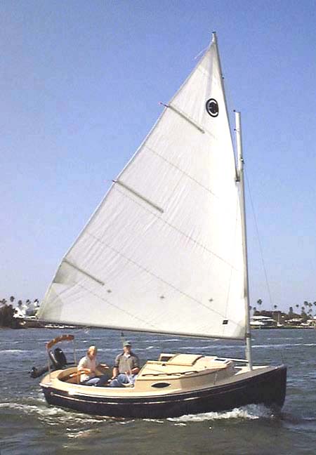 the sun cat sail boat of com-pac yachts